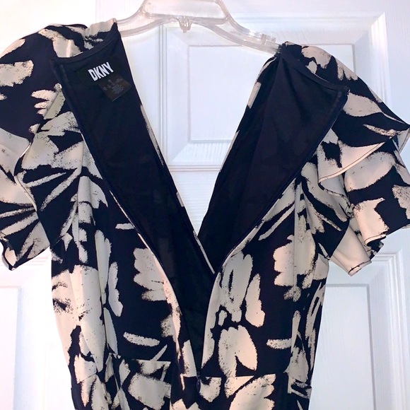 DKNY Women's Printed Flutter Sleeve Surplice Neckline Dress 10 - Picture 5 of 8
